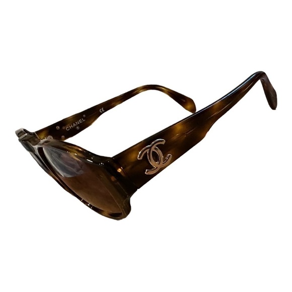 90’s Vintage Chanel Sunglasses - Picture 8 of 11
